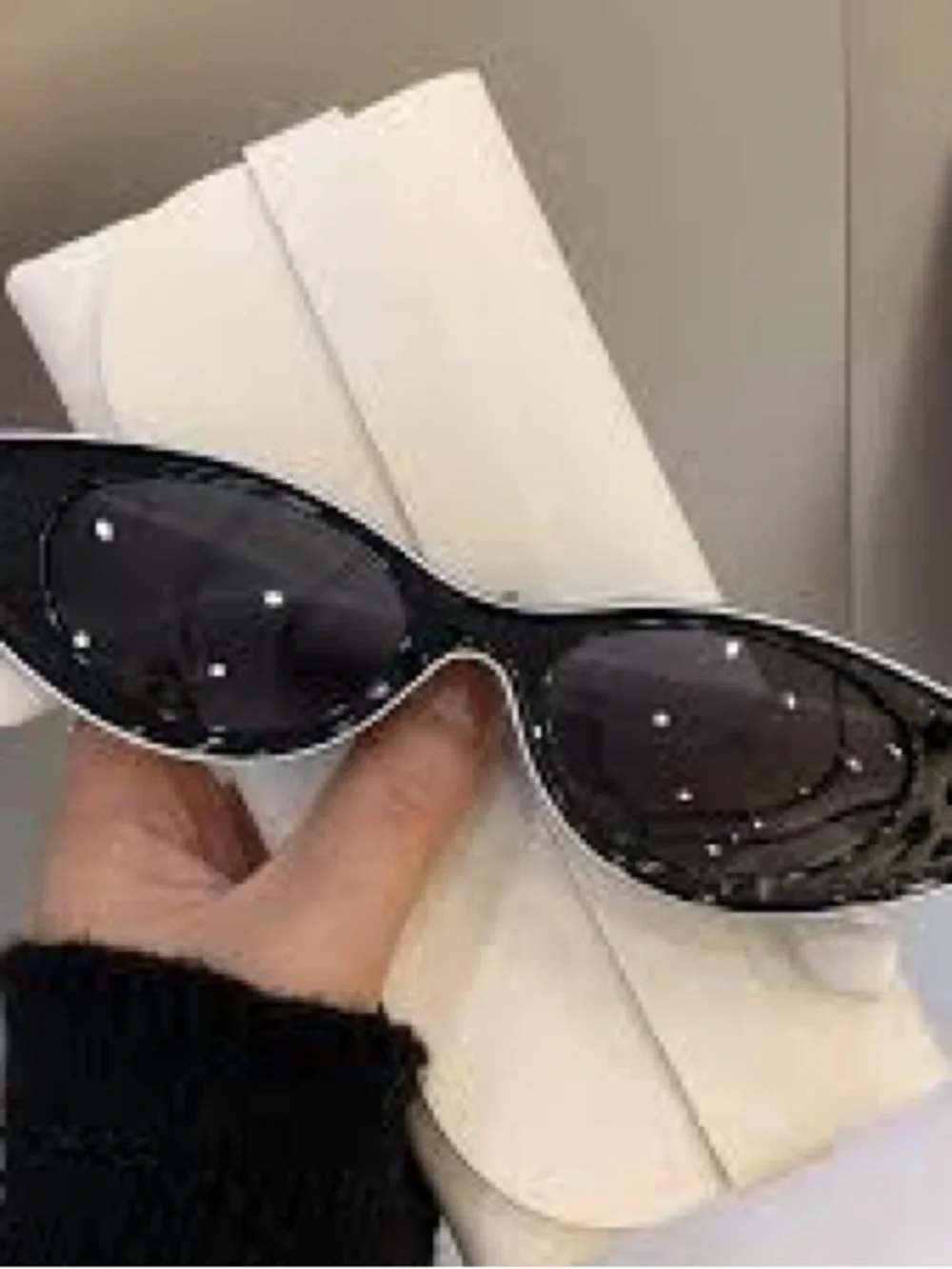 Black Oval Fashion Sunglasses - Unbranded